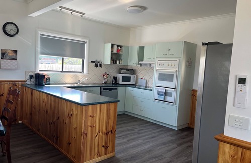 Lakes Entrance House | Heatherlea Family, Pet & Boat Friendly