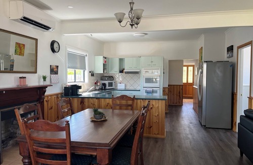 Lakes Entrance House | Heatherlea Family, Pet & Boat Friendly