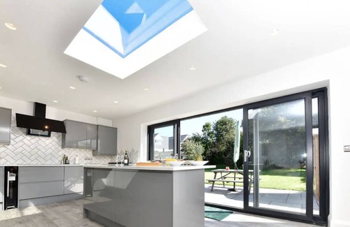 Southgate House | Heatherslade House - Free Hot Tub, Dog Friendly