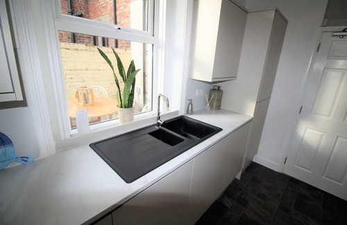 Heaton House | Heaton - 5 Large Beds - Period Property - Newly Refurbished