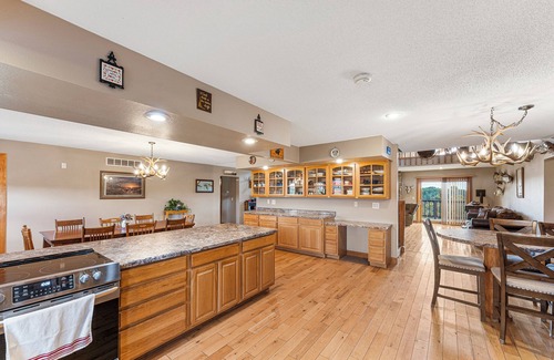Richland Center Cabin | Heaven on the Hill nSleeps up to 25, prices based on 12 guests, events welcomed