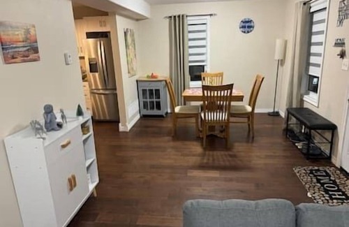 Courtland House | Heaven Retreats Cozy & Rest Room