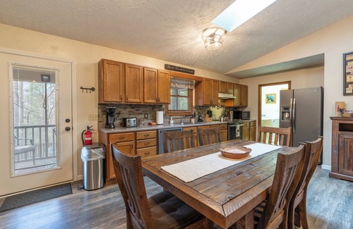 Wears Valley House | Heaven's Hideaway - 2 King Suites/Pet Friendly/Hot Tub/Firepit