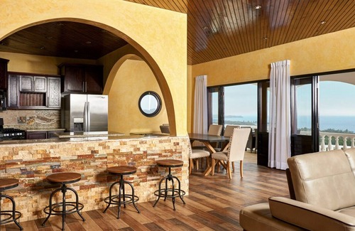 Drapers Villa | Heaven Villa - We are not on the water, we are above!