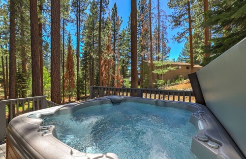 Tahoe Village House | Heavenly Retreat | Master Suites-Hot Tub| Sleeps10