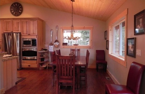 Upper Kingsbury Cabin | Heavenly Valley North stunning home. Minutes to lifts and casinos.