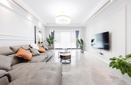 Yongding Apartment | Heavens Gate homestay free pick up service from train station and airport