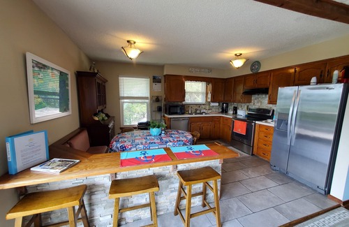 Lost Bridge Village House | Heavens Hip Pocket-Lake View-5 min walk to Pool and Lake!