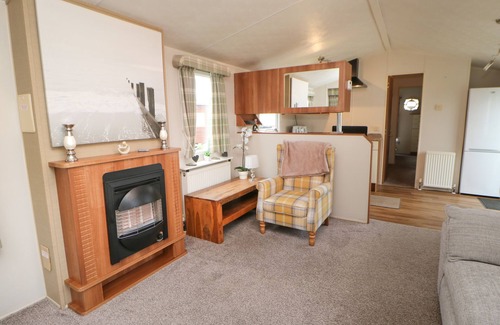 Morpeth Cottage | HEDGEHOG RETREAT, pet friendly, with hot tub in Felton