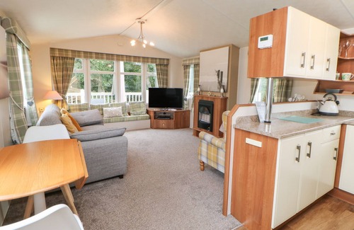 Morpeth Cottage | HEDGEHOG RETREAT, pet friendly, with hot tub in Felton