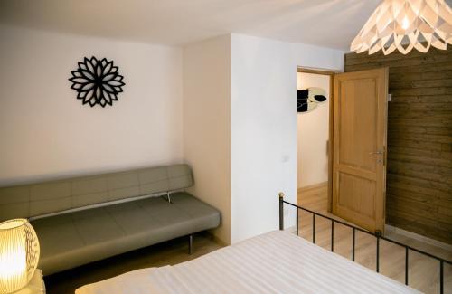 Three Oaks Apartment | Hegel Apartment