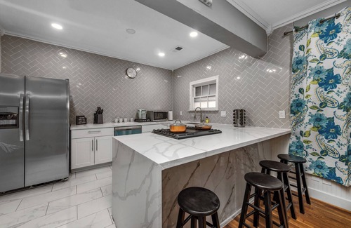 Houston Heights House | Heights 3-bedroom House w/King Beds & Free Park