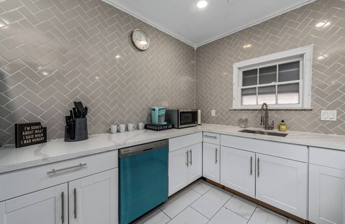 Houston Heights House | Heights 3-bedroom House w/King Beds & Free Park