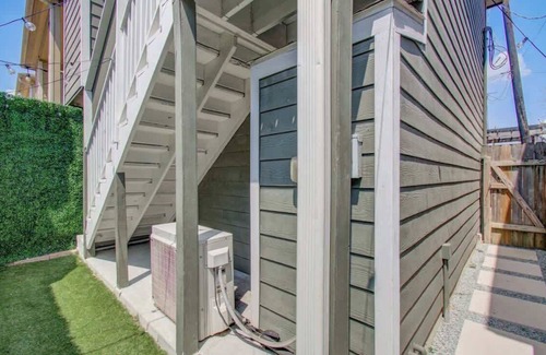 Greater Heights Apartment | Heights Oasis - Chic Houston Heights Private Studio