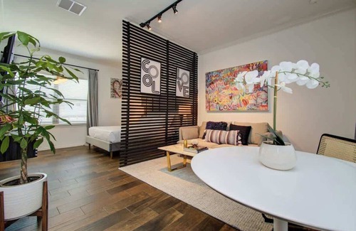 Greater Heights Apartment | Heights Oasis - Chic Houston Heights Private Studio