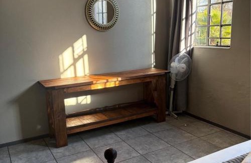 Hekpoort Apartment | Hekpoort Rorymi Guest farm