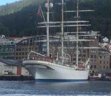 Laksevag Villa | Hel villa i Bergen med flott utsikt og 4 soverom
