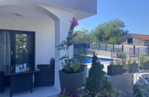 Malinska-Dubasnica Apartment | HelaMoni, New 5 Star 2 Person apartments with pool