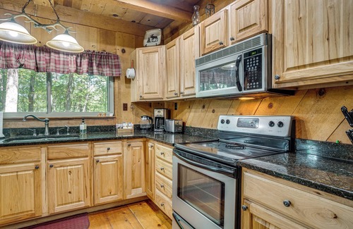 Sautee Nacoochee Cabin | Helen Area Rustic Retreat ~ 5 Miles to Main Street