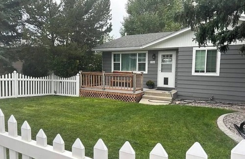 Helena House | ❤️Helena Haven, near hiking trails with AC, WiFi & W/D.