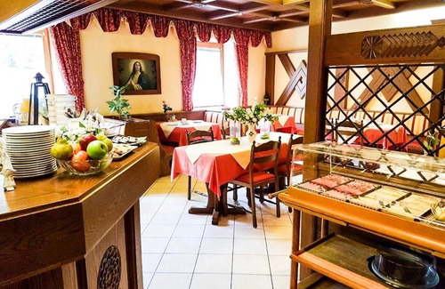 Baden House | Helenental Pension & Apartments