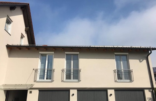 Dasing Apartment | Helle Fewo mit großzügiger Wohnküche und kostenfreiem WLAN