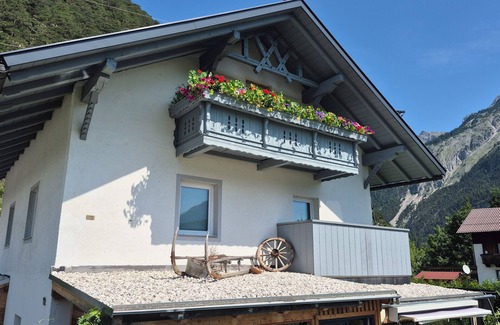 Scharnitz Apartment | Helle, großzügige Wohnung mit Balkon & freiem Blick auf die Berge