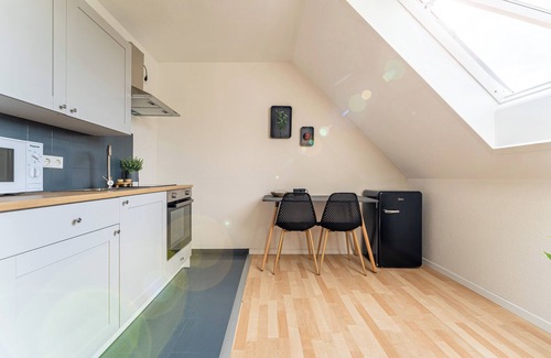 Cottbus Apartment | Helles Modernes Studio mit Küche, Nahe Uni