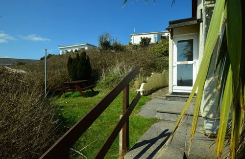 Hayle Cottage | Heloan is a beach chalet which offers comfortable living space for up to six guests