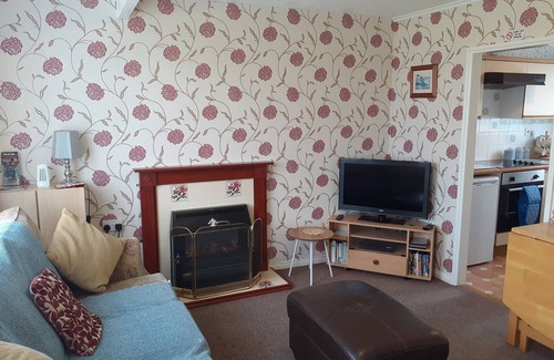 Great Yarmouth Ski Chalet | Hemsby Self Catering 2 Bedroom Chalet Sleeps 4 - No Pets