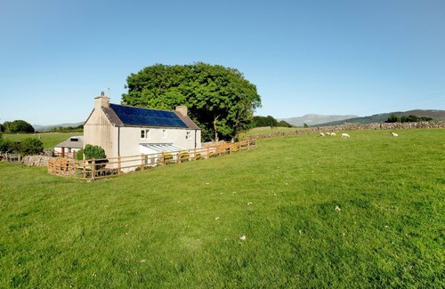 Bangor House | Hen Dy - Three Bedroom House, Sleeps 6