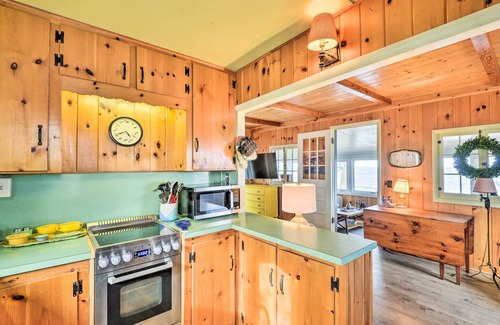 Limerick Cottage | Henderson Harbor Cottage w/Lake Access!