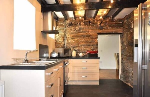 Denbigh Cottage | HENDRE ALED FARMHOUSE, pet friendly, with open fire in Llansannan