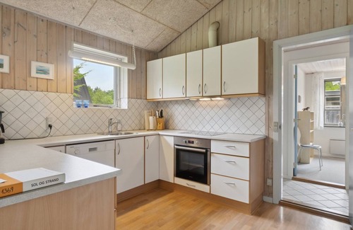 Hou House | "Henny" - 1.5km from the sea by Interhome