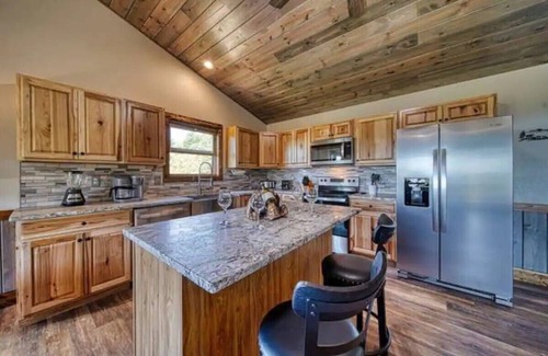 Upper Peachtree Cabin | Her Endless Views, the name says it all!