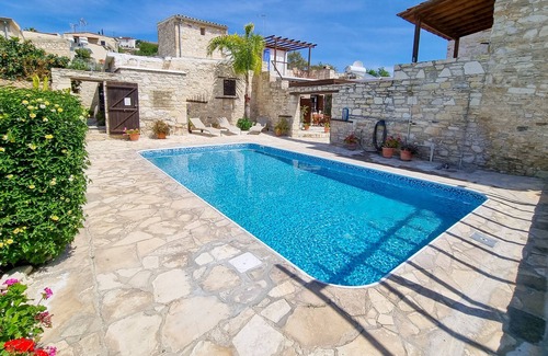 Skarinou Apartment | Hera Pool Studio