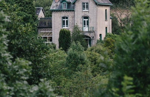Vireux-Molhain House | Herenhuis met boomgaard & pizza oven