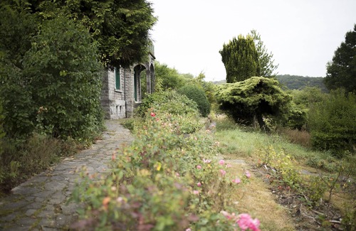 Vireux-Molhain House | Herenhuis met boomgaard & pizza oven