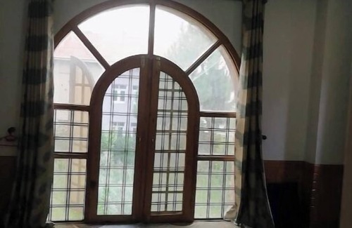 DLF Farms House | Here’s a description for a 3-bedroom house