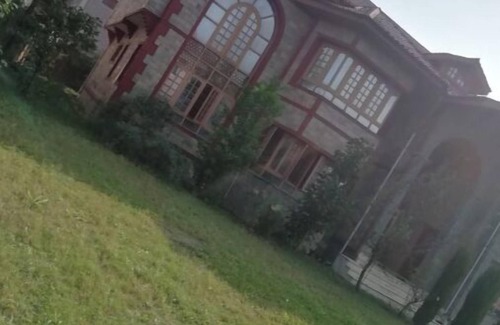 DLF Farms House | Here’s a description for a 3-bedroom house