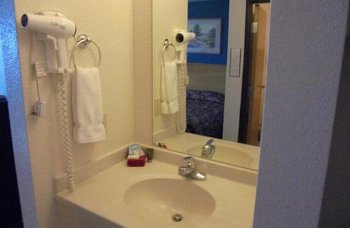 Herington Hotel | Herington Inn and Suites