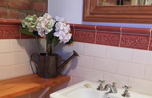 Guildford Cottage | Heritage Beauty-TARA BnB cottages SPRING GETAWAY