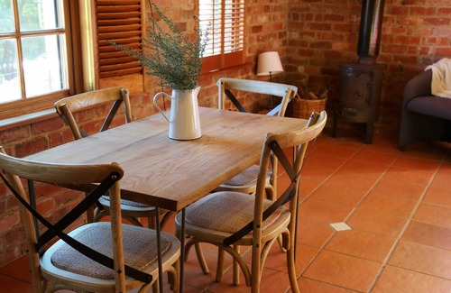 Guildford Cottage | Heritage Beauty-TARA BnB cottages SPRING GETAWAY