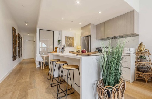 Cremorne Apartment | Heritage charmer close to all sports events