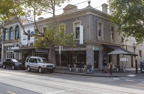 Cremorne Apartment | Heritage charmer close to all sports events