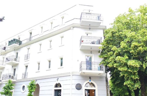 Donje Polje Apartment | Heritage Haven Luxurious Apartment in City Center