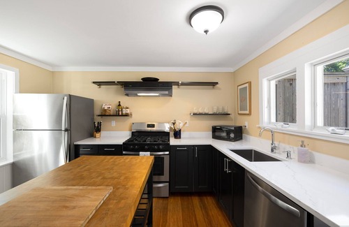 Sandwich House | Heritage Home - Historic Home in Sandwich Village