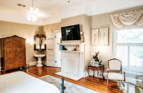 Opelika Bed & Breakfast | Heritage House Bed & Breakfast - Boutique Adults-Only Inn
