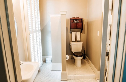 Opelika Bed & Breakfast | Heritage House Bed & Breakfast - Boutique Adults-Only Inn