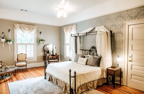 Opelika Bed & Breakfast | Heritage House Bed & Breakfast - Boutique Adults-Only Inn